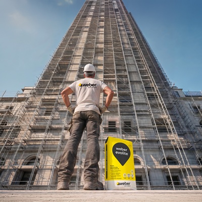 weber evolite : l'enduit monocouche allégé inspiré du terrain pour simplifier le quotidien des façadiers.