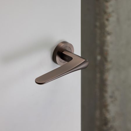 Poignée de porte Monaco - la filigrane en bronze et laiton antique