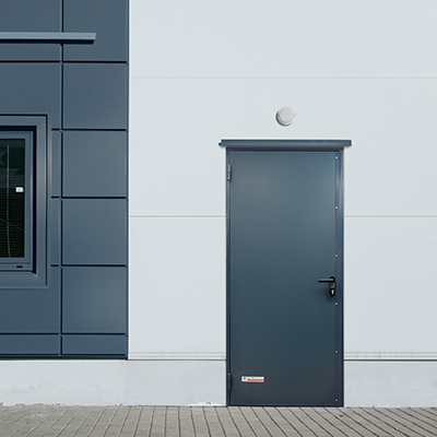 Sécuriser vos locaux à risques avec les portes métalliques techniques antieffraction