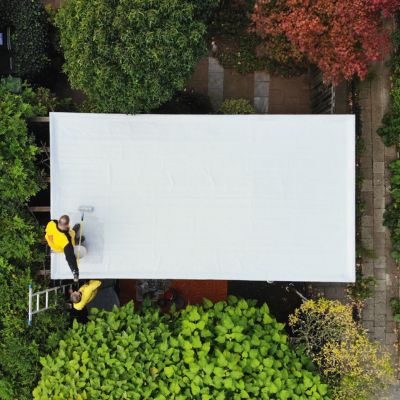 Comment réduire l'impact thermique d'une toiture grâce aux solutions réflectives et photovoltaïques