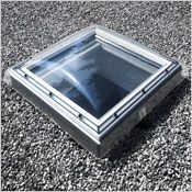 Lumière zénithale et confort de vie: Fenêtre-coupole pour toits plats VELUX