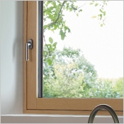 Fenêtre UNIPLAN : la seule fenêtre mixte disposant d'un ouvrant et d'un dormant sur le même plan