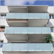 Panorama : systme de garde-corps en aluminium pour toiture-terrasse accessible et balcon