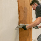 Restaurer rapidement les façades anciennes avec un enduit à la chaux 