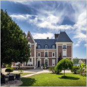 Toiture en ardoise naturelle : un choix durable face aux exigences climatiques et réglementaires