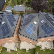 Toitures en zinc et panneaux solaires : le duo durable