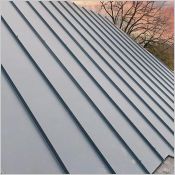 Panneau sandwich de toiture aspect joint debout JI Vieo Roof 1050 par JORIS IDE