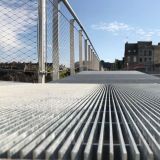 Caillebotis à lames débordantes