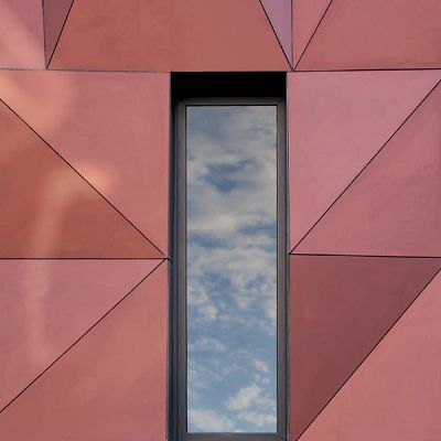 Trespa dévoile une palette vibrante de tons ocres en façade