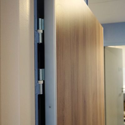 Protection des chants de porte pour blocs-portes bois - Option pour blocs-portes techniques