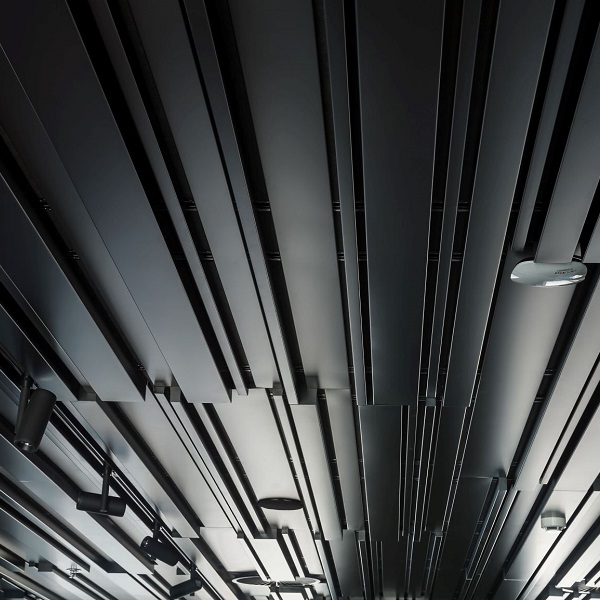 Plafond multi-lames BXD - Plafond linéaire ouvert design en métal