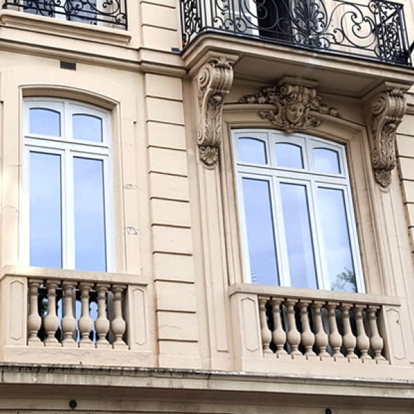 Fenêtre Camille style Versailles - Fenêtre bois noix et gueule de loup