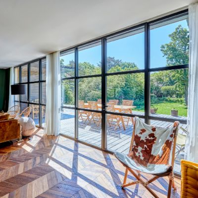 Les fenêtres et portes-fenêtres au dormant invisible adaptées aux projets ambitieux