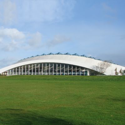 Comment réduire l'impact thermique d'une toiture grâce aux solutions réflectives et photovoltaïques 