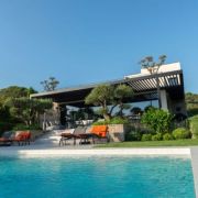 Pergola bioclimatique pour profiter de l'extérieur toute l'année